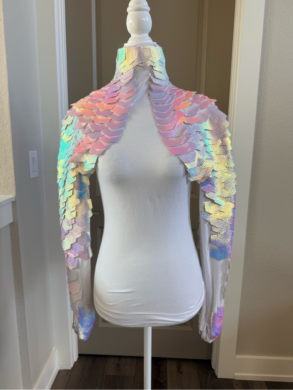 Akira Iridescent Scale blouse size s.